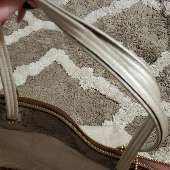 COACH PURSE - Picture 3 of 7